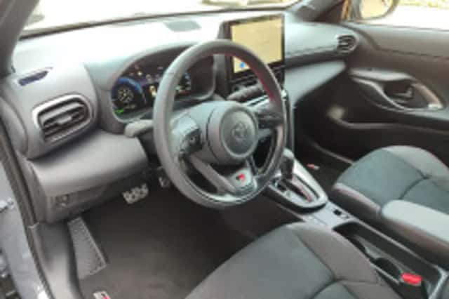 Toyota Yaris Cross (2025) thumbnail 4