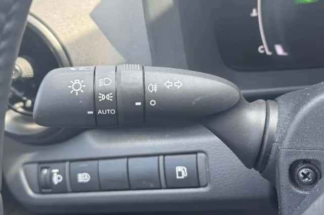 Toyota C hr (2024) thumbnail 18
