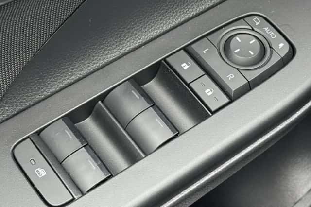 Toyota C hr (2024) thumbnail 17