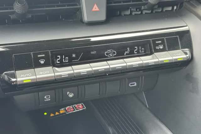 Toyota C hr (2024) thumbnail 27
