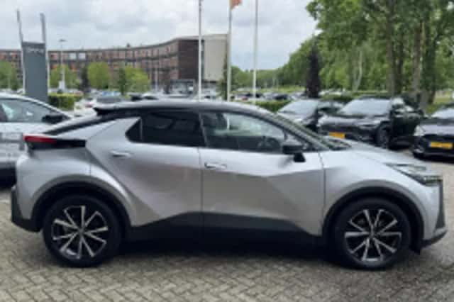 Toyota C hr (2024) thumbnail 6