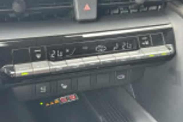 Toyota C hr (2024) thumbnail 55