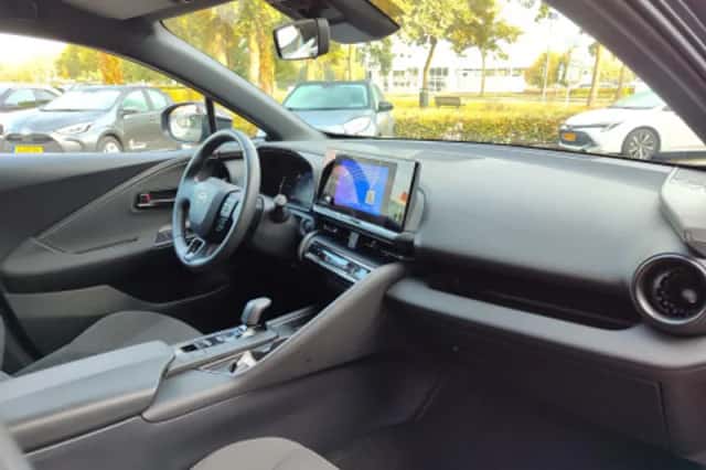 Toyota C hr (2024) thumbnail 2