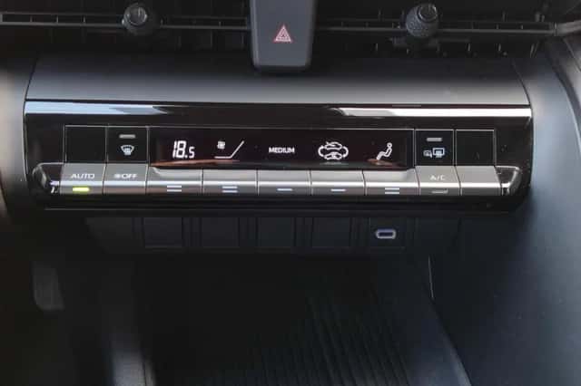 Toyota C hr (2024) thumbnail 26