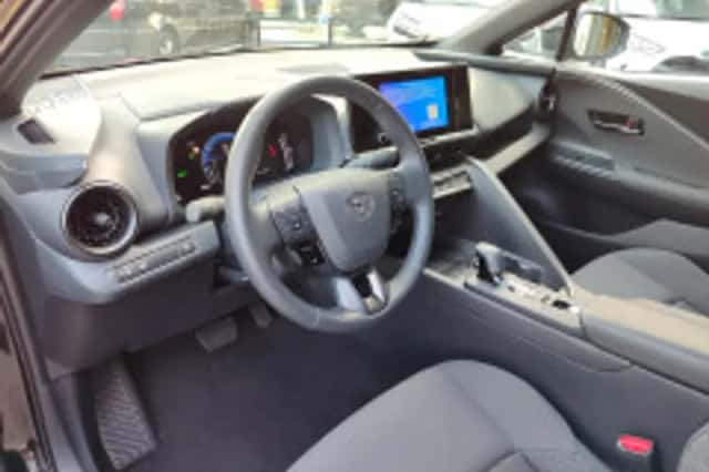 Toyota C hr (2024) thumbnail 4