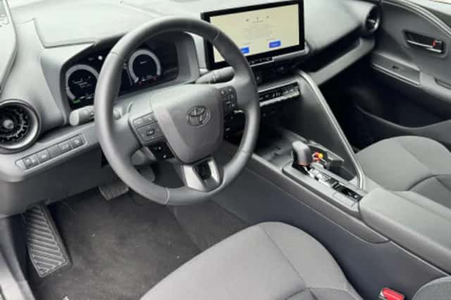 Toyota C hr (2025) thumbnail 2