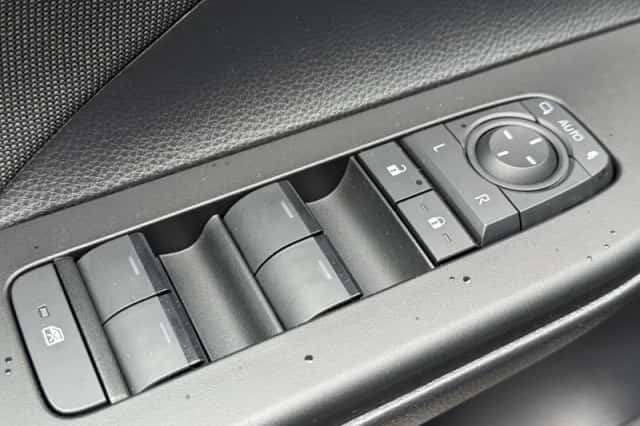 Toyota C hr (2025) thumbnail 18