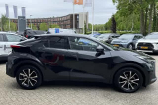 Toyota C hr (2025) thumbnail 6
