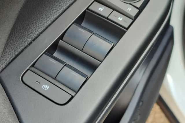Toyota C hr (2024) thumbnail 33