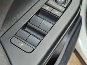 Toyota C hr (2024) thumbnail 33