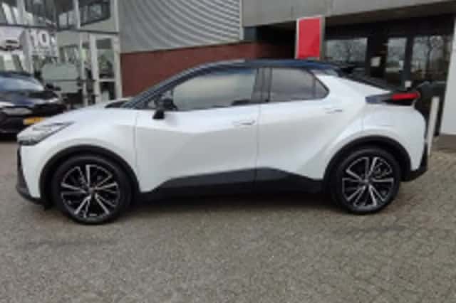 Toyota C hr (2024) thumbnail 5
