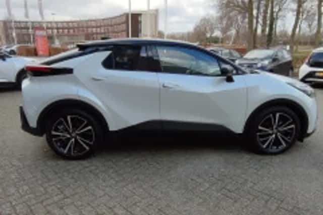 Toyota C hr (2024) thumbnail 6