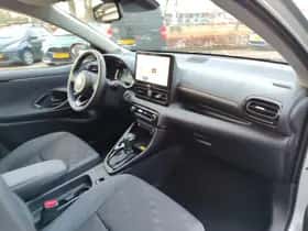 Toyota Yaris (2025) thumbnail 2