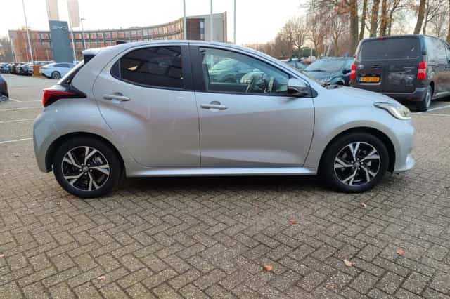 Toyota Yaris (2025) thumbnail 12