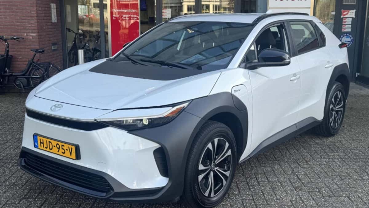 Toyota bZ4X (2025) — foto 1