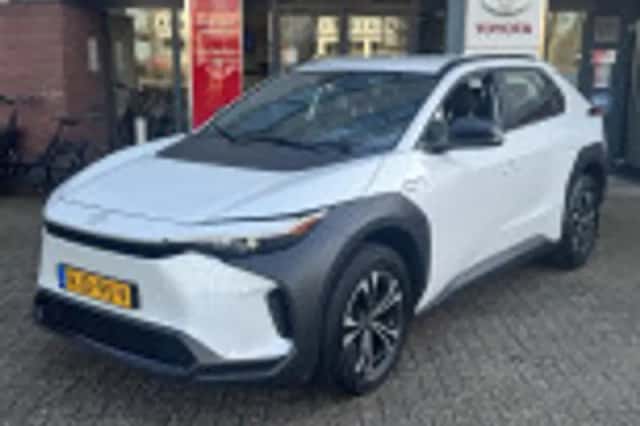 Toyota bZ4X (2025) thumbnail 32