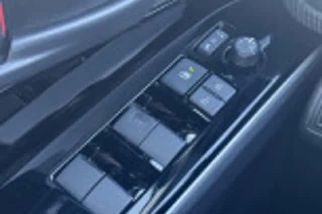 Toyota bZ4X (2025) thumbnail 42
