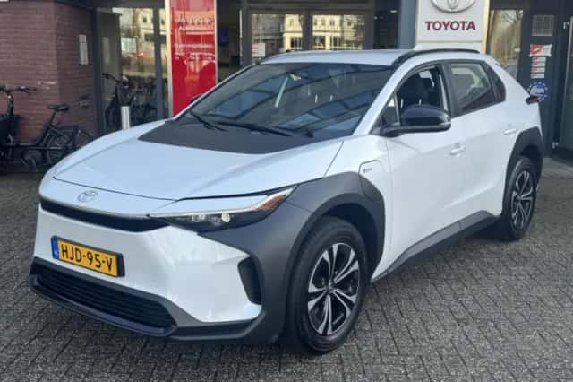 Toyota bZ4X (2025) thumbnail 61