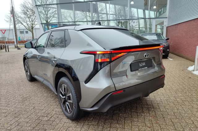 Toyota bZ4X (2026) thumbnail 9
