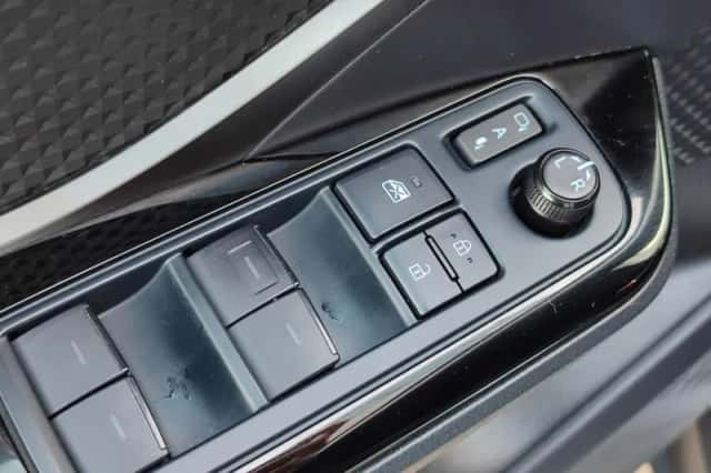Toyota C hr (2023) thumbnail 17