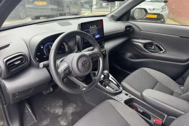 Toyota Yaris Cross (2025) thumbnail 2