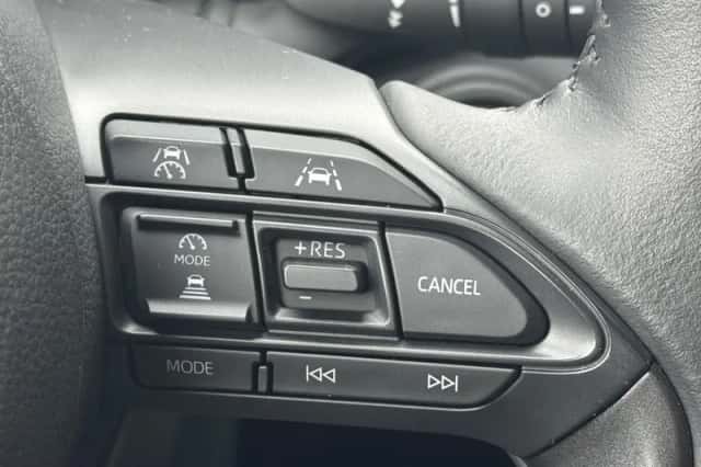 Toyota Yaris Cross (2024) thumbnail 23