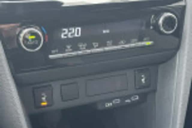 Toyota Yaris Cross (2024) thumbnail 56