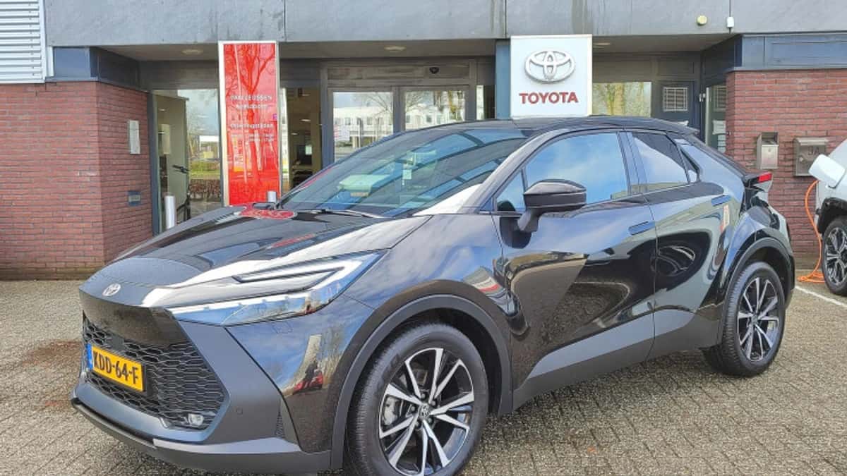Toyota C hr (2024) — foto 1
