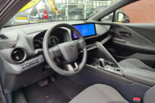Toyota C hr (2024) thumbnail 4