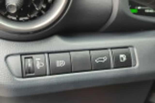 Toyota C hr (2024) thumbnail 63