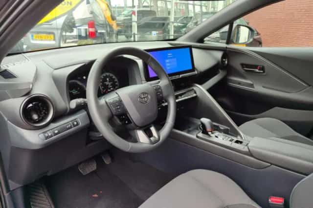 Toyota C hr (2024) thumbnail 98