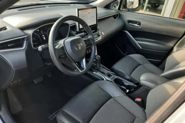 Toyota Corolla (2023) thumbnail 2