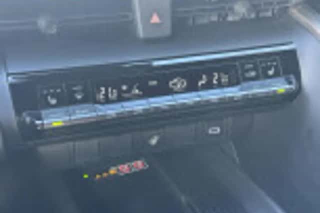 Toyota C hr (2025) thumbnail 59