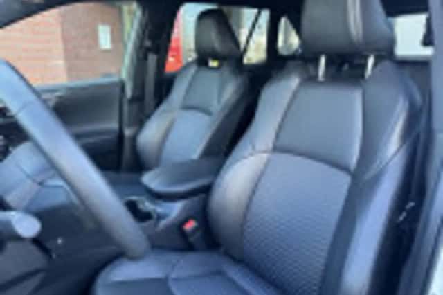 Toyota RAV4 (2024) thumbnail 42
