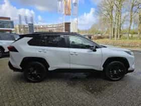 Toyota RAV4 (2024) thumbnail 6