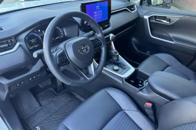 Toyota RAV4 (2024) thumbnail 8