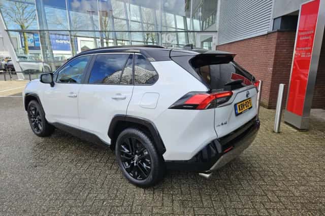 Toyota RAV4 (2024) thumbnail 9