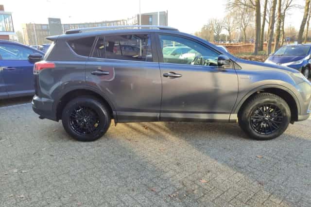 Toyota RAV4 (2018) thumbnail 12
