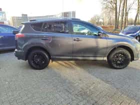 Toyota RAV4 (2018) thumbnail 12