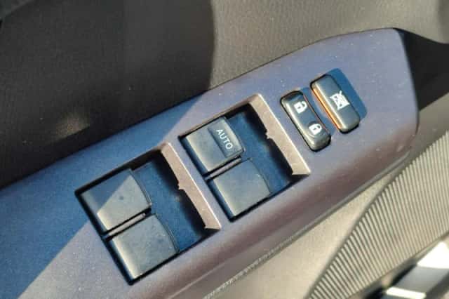 Toyota RAV4 (2018) thumbnail 16