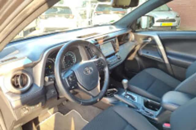 Toyota RAV4 (2018) thumbnail 4