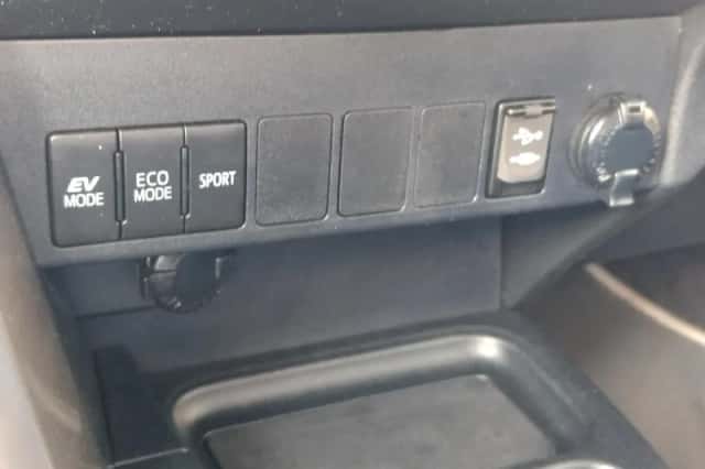 Toyota RAV4 (2018) thumbnail 31
