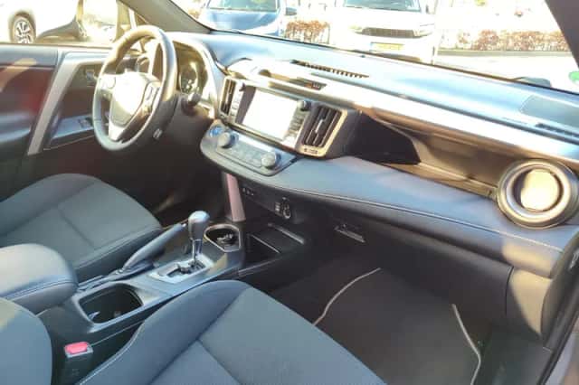 Toyota RAV4 (2018) thumbnail 8