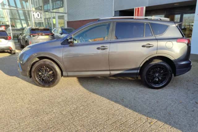 Toyota RAV4 (2018) thumbnail 86