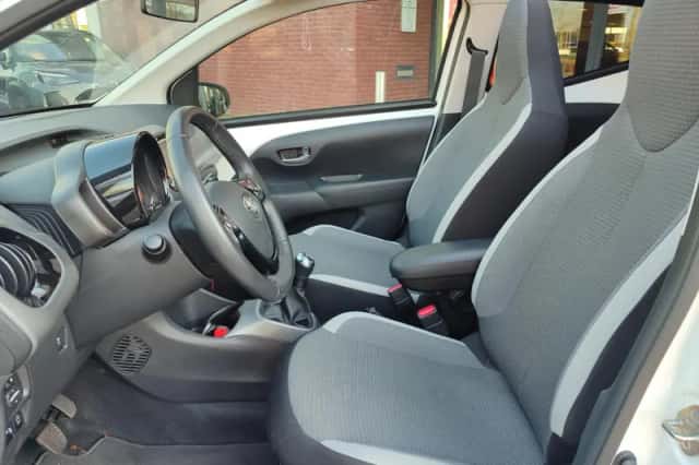 Toyota Aygo (2021) thumbnail 15
