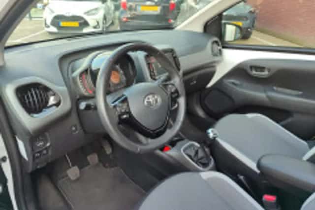 Toyota Aygo (2021) thumbnail 4