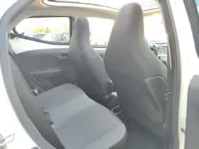 Toyota Aygo (2021) thumbnail 32