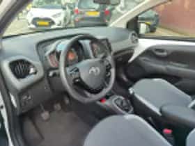 Toyota Aygo (2021) thumbnail 41