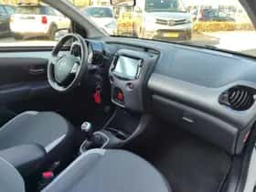Toyota Aygo (2021) thumbnail 8
