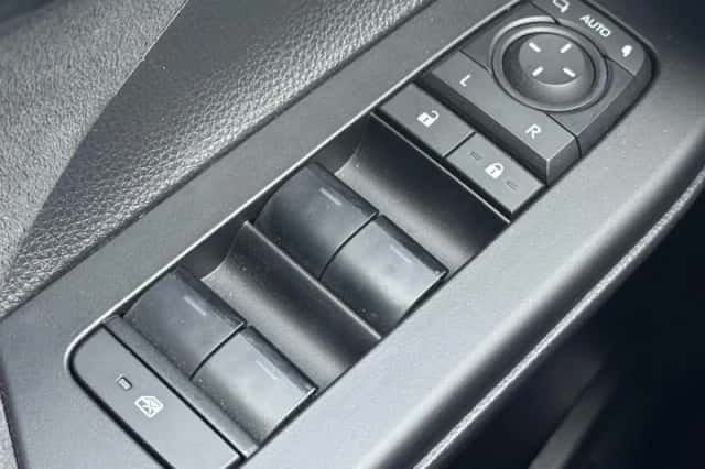Toyota C hr (2024) thumbnail 17